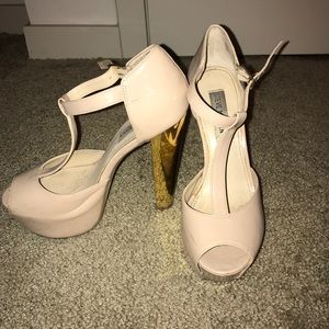 Steve Madden patent leather pumps w/ gold heel